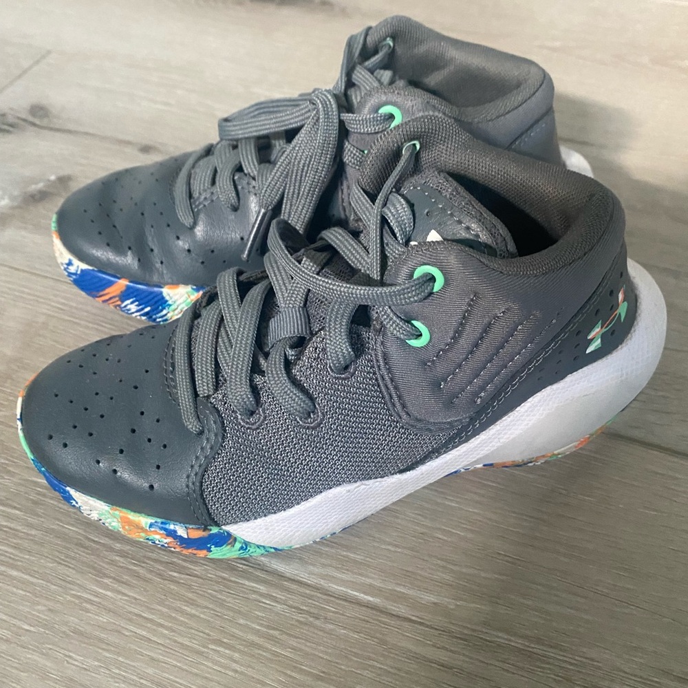 Boys under armour shoes size 13